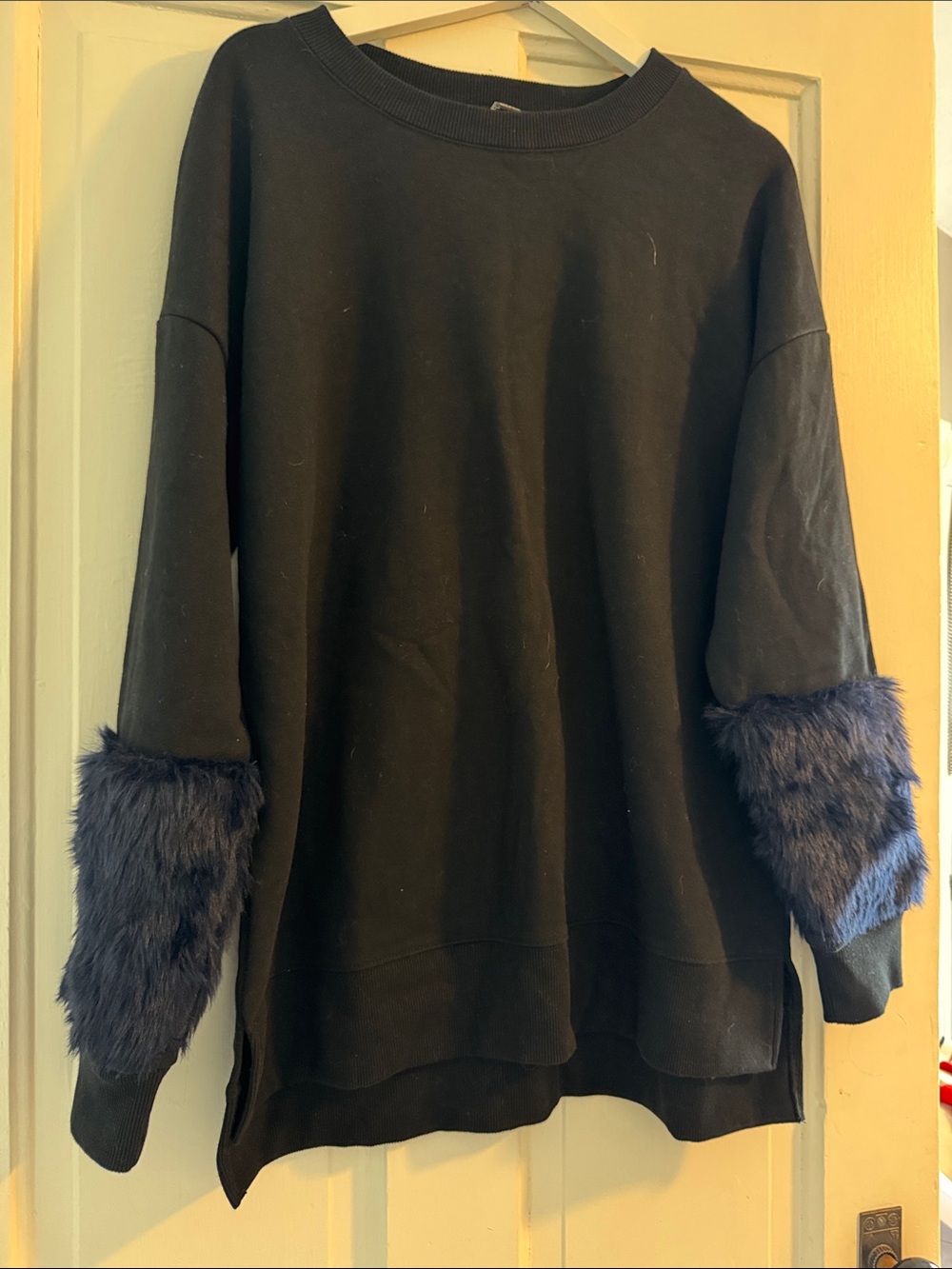 NWT Longline sweatshirt with contrasting faux fur cuffs